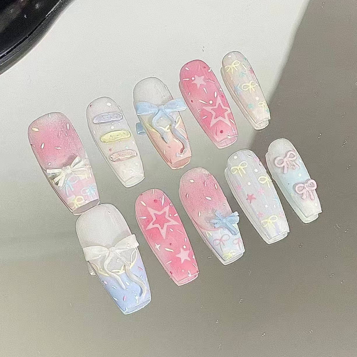 甜甜糖糕粉色蝴蝶结可爱显白气氛网格美甲新款高级少女感穿戴甲贴