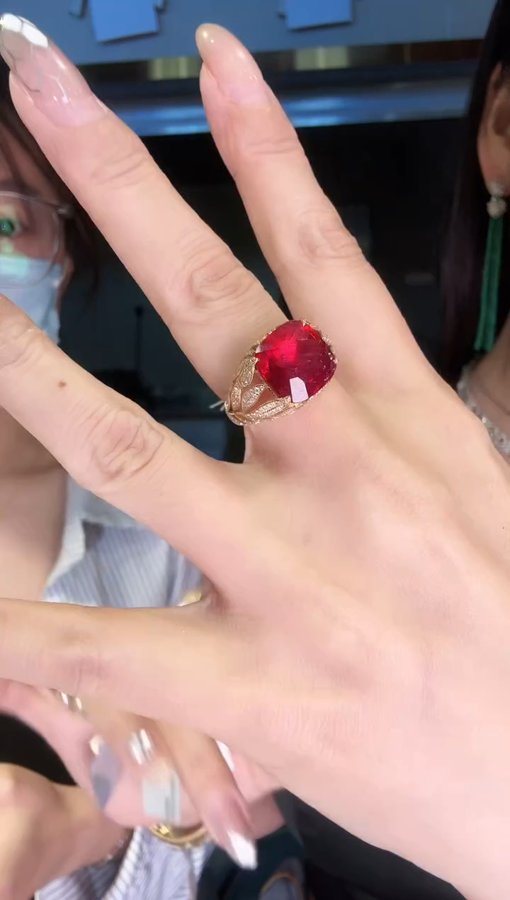 18K金镶嵌戒指碧玺6.6ct
