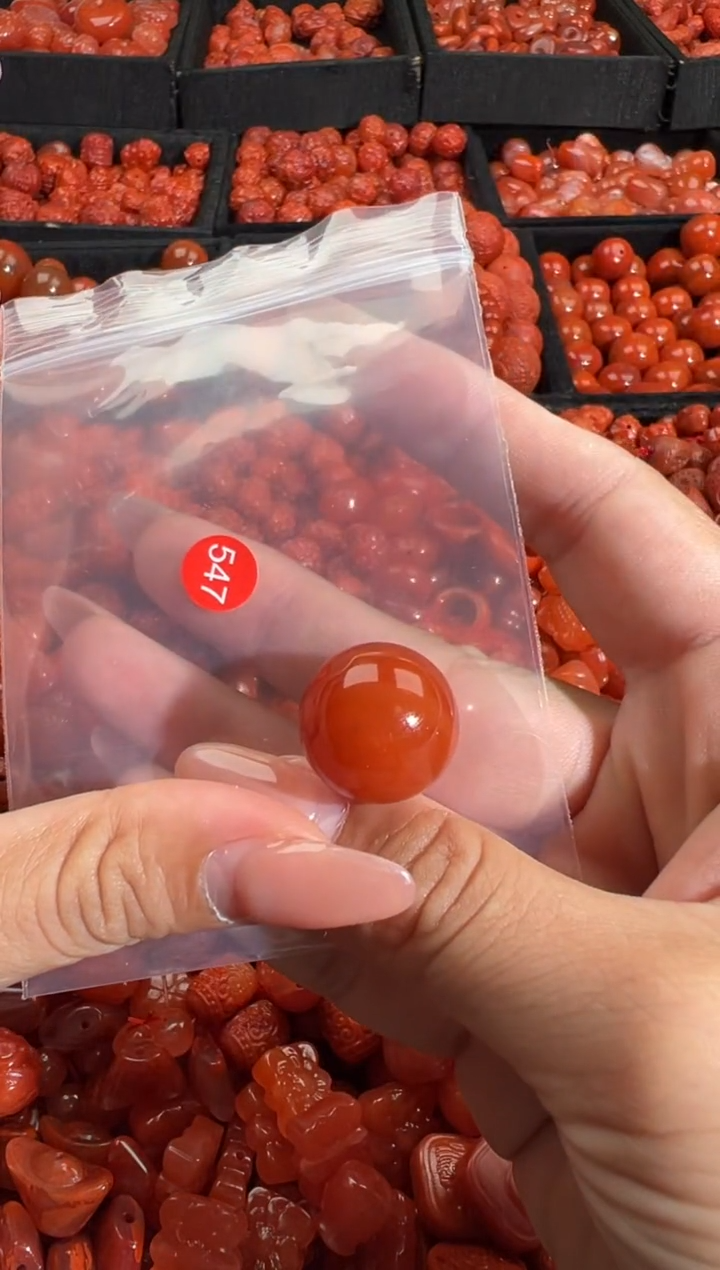 南红玛瑙未镶嵌颈饰1