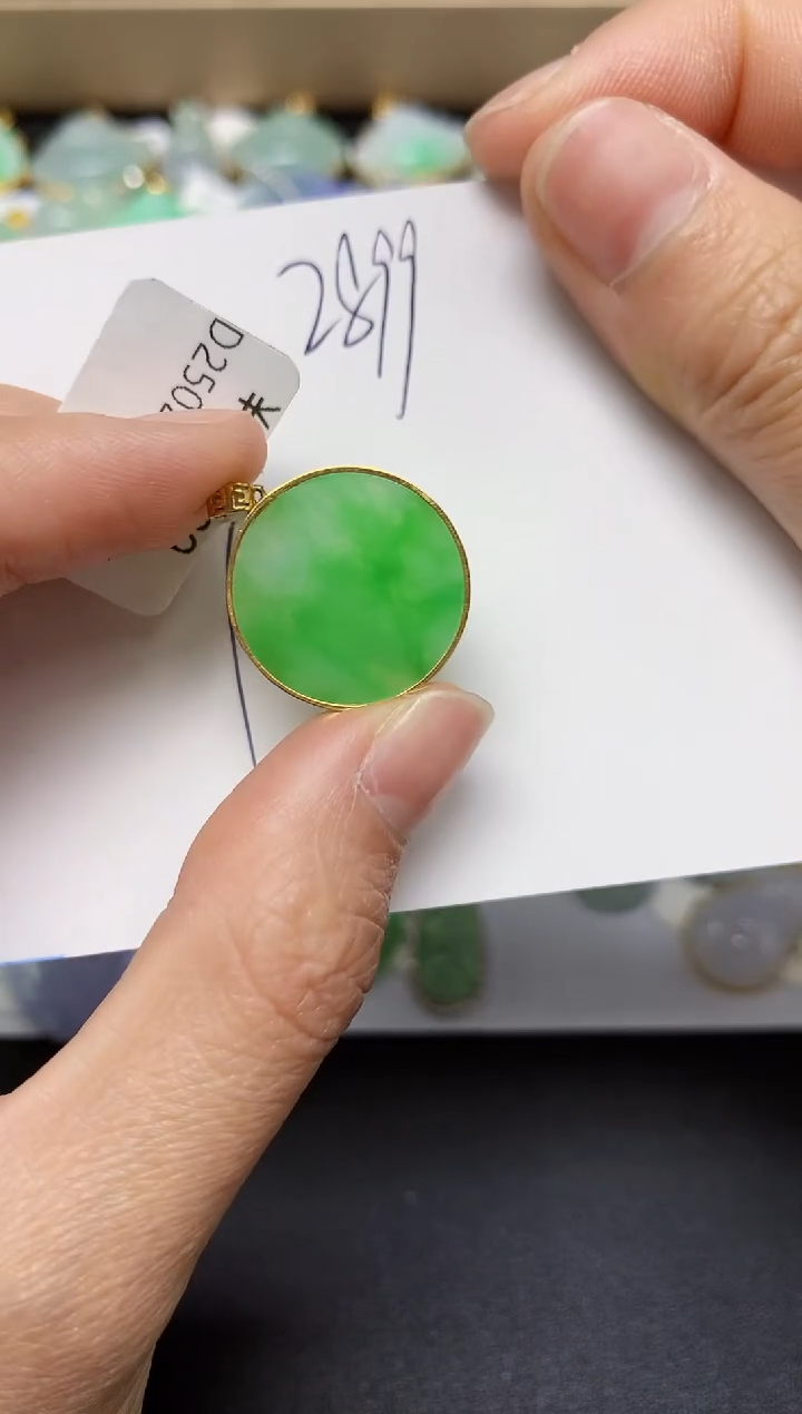 翡翠18K金镶嵌颈饰 天然翡翠A货