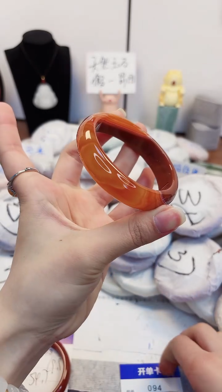 【闪购商品】石英质玉手镯未镶嵌94