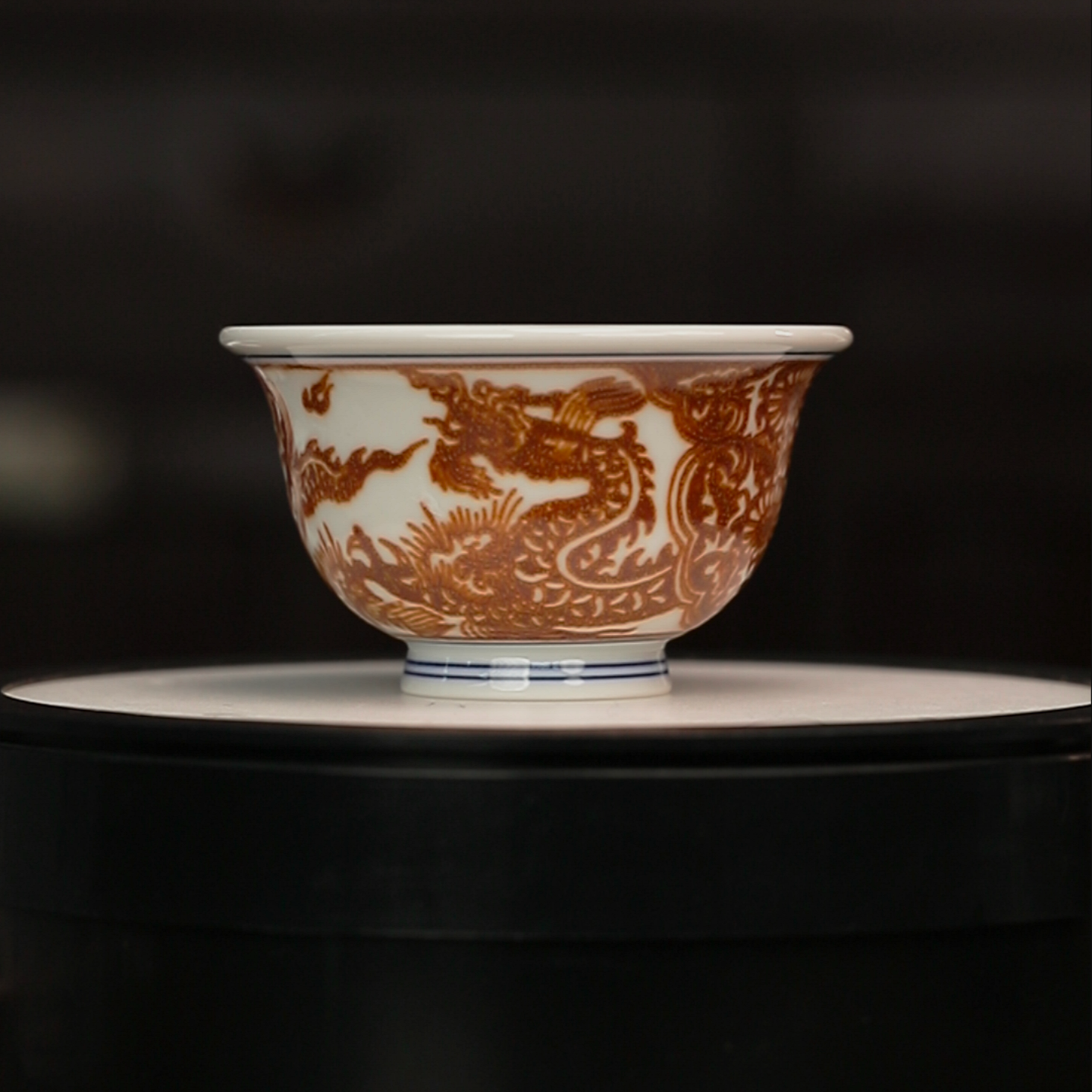 12.3/N1/00013/198/昱器/全釉里金龙纹压手杯/口径9.3高5.5/140cc