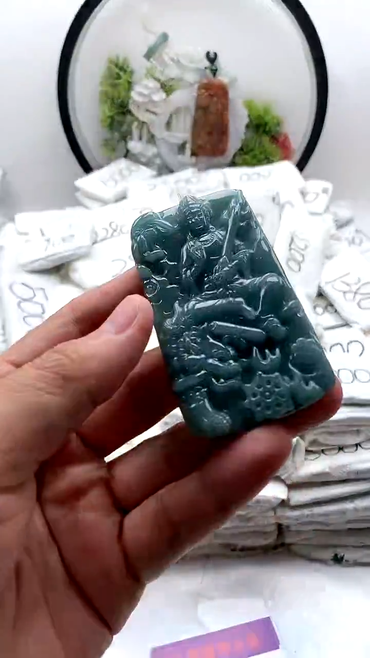 翡翠未镶嵌颈饰文殊