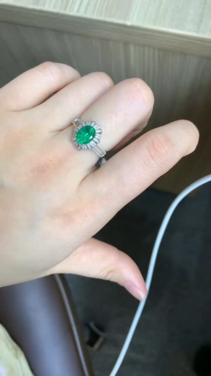 【闪购商品】祖母绿戒指18K金镶嵌祖母绿戒指1.48ct主石