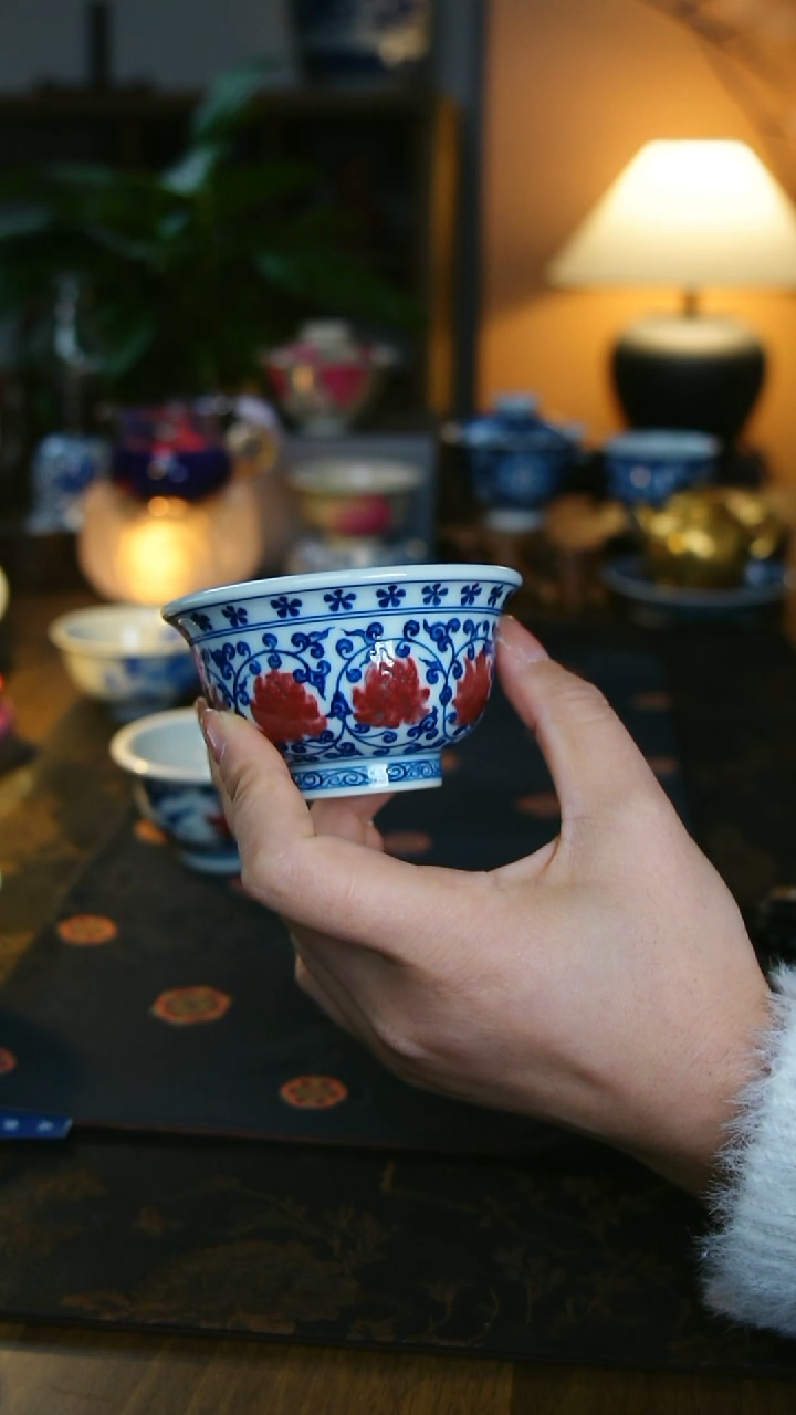 釉里红压手杯 狮子