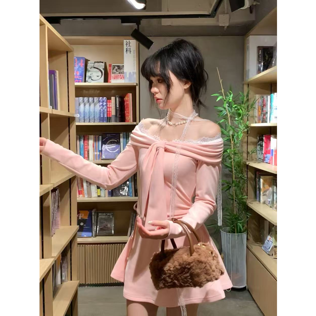 【QIANJIN】‘蜜桃蜜语’法式秋冬度假甜美显瘦收腰连衣裙QL86399