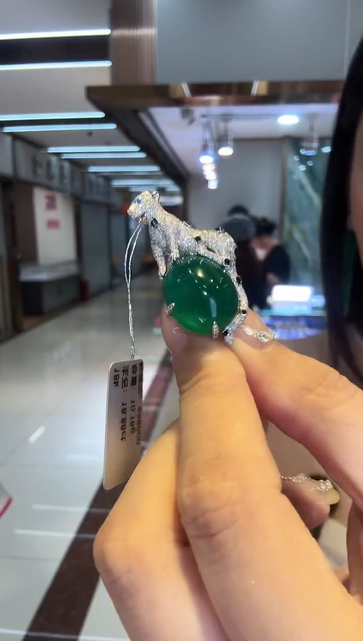 18K金镶嵌吊坠（不含链）祖母绿18.88ct