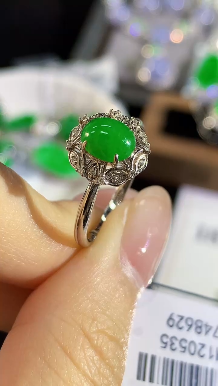 18K金镶嵌戒指翡翠多样性发其一