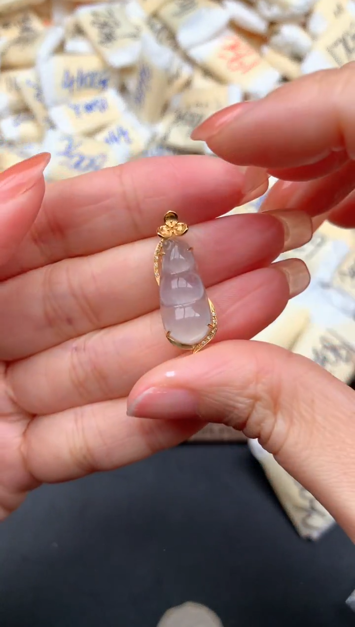 18K金镶嵌挂件翡翠一