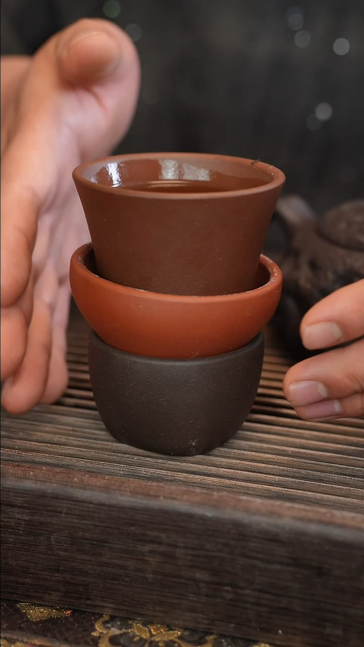 茶壶紫砂发三个杯子 变色龙马蹄杯 黑金砂 北红赤铁葫芦杯