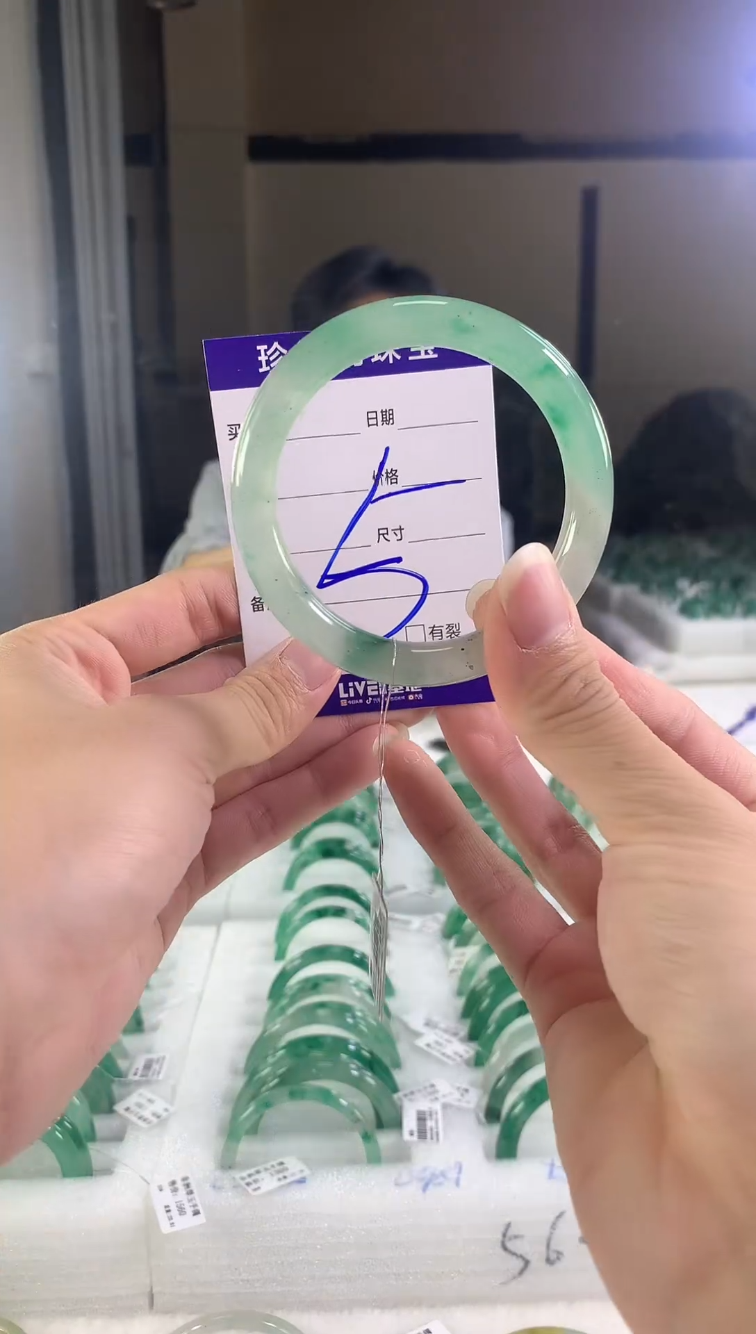 未镶嵌手镯石英质玉（非洲翠）56
