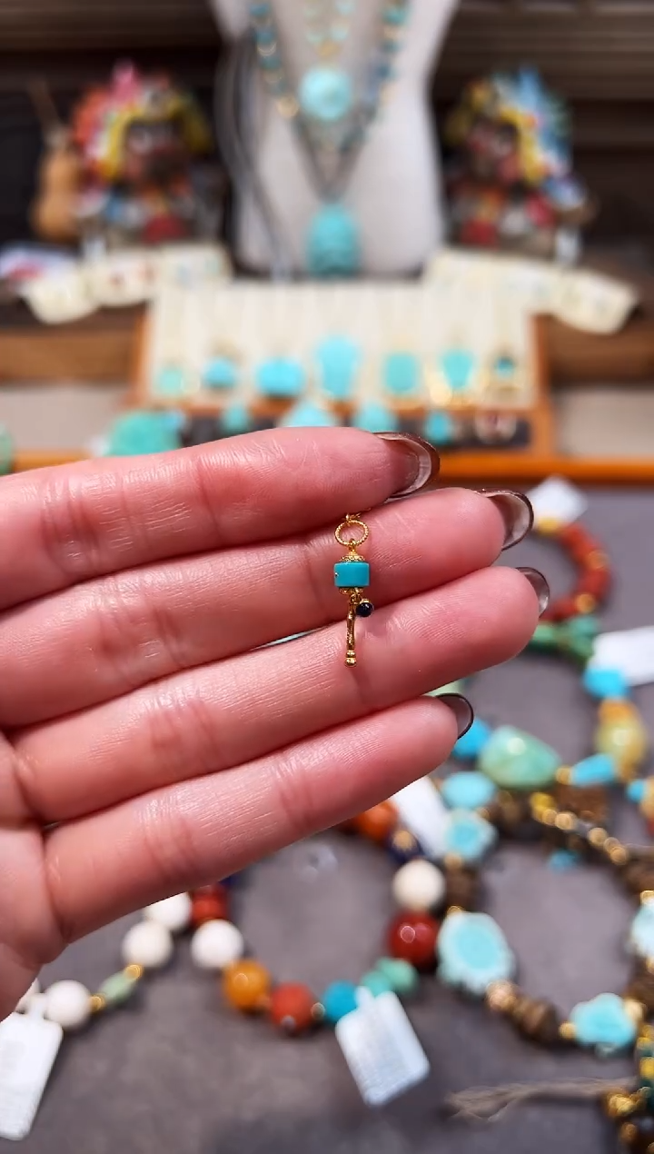 18K金镶嵌绿松石提溜转经筒