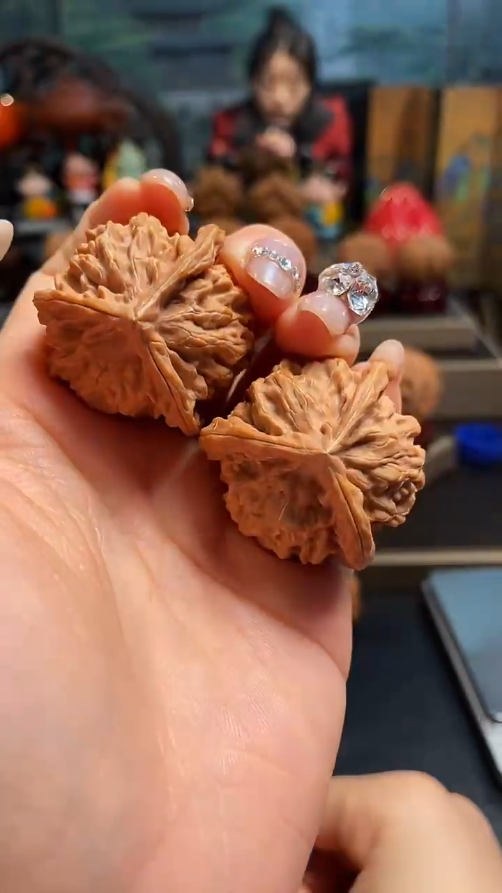 【闪购商品】文玩核桃把件H758盘山三棱37