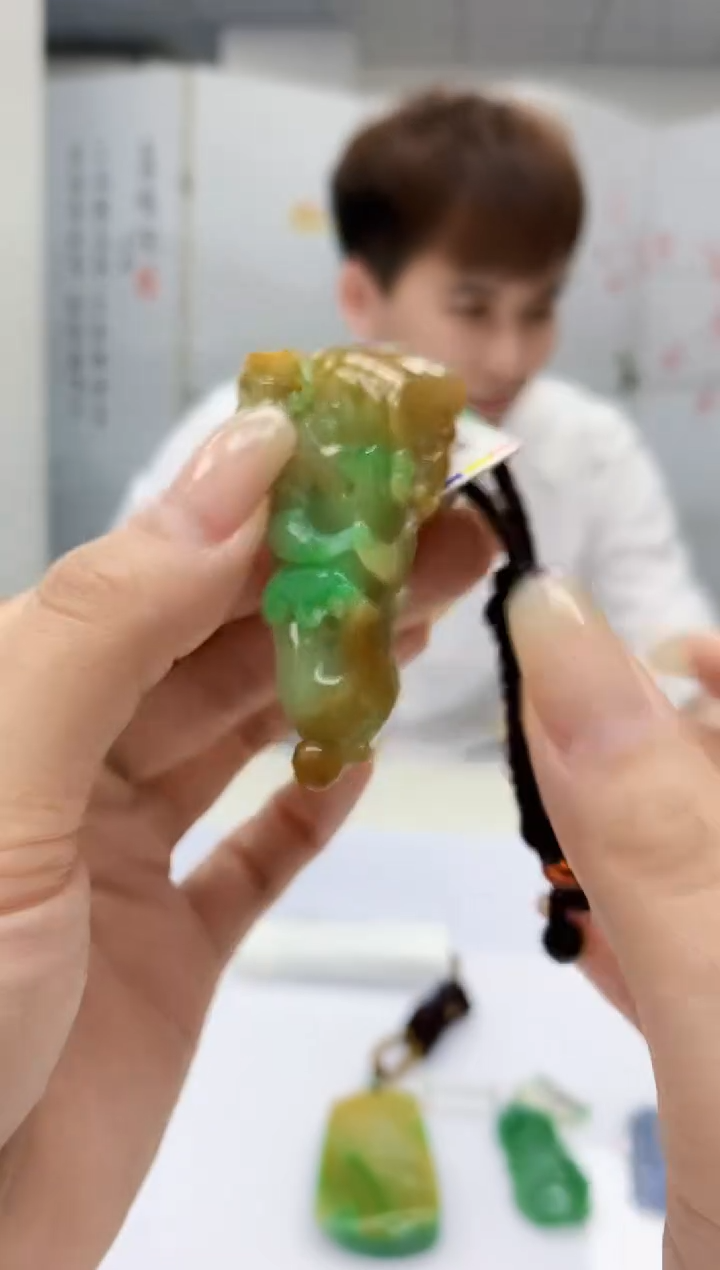 【闪购商品】定制翡翠未镶嵌4868lr-毛货挂件134