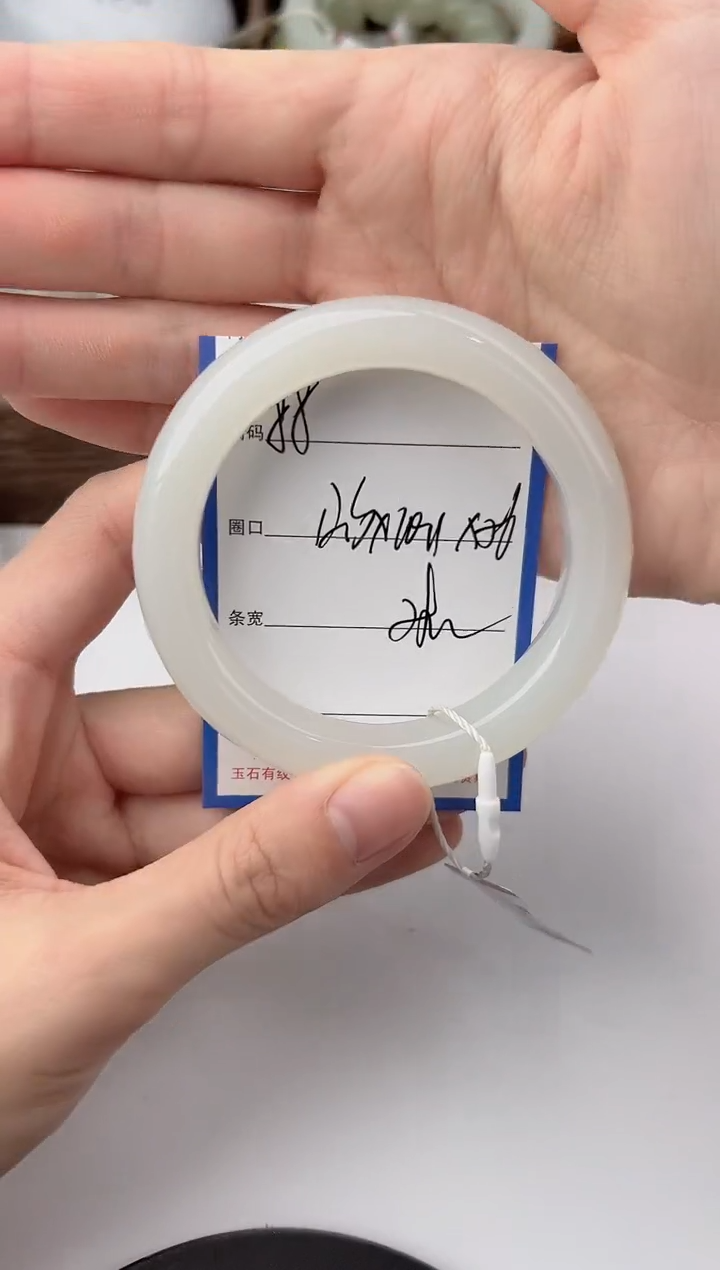 未镶嵌手镯和田玉88颜色微差无瑕疵