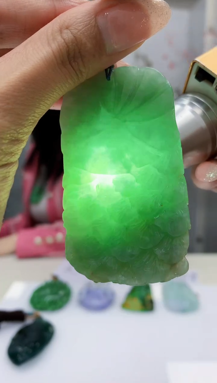 【闪购商品】定制翡翠未镶嵌4852MM-毛货挂件