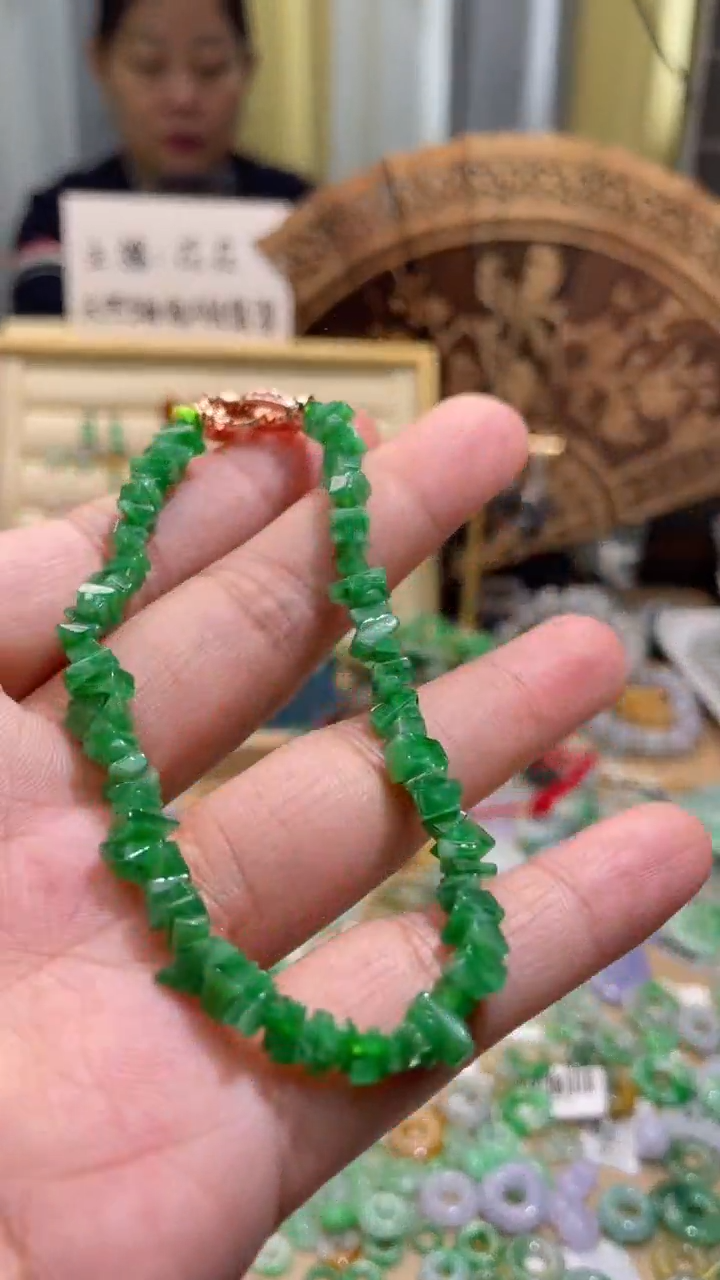 颈饰未镶嵌翡翠手串