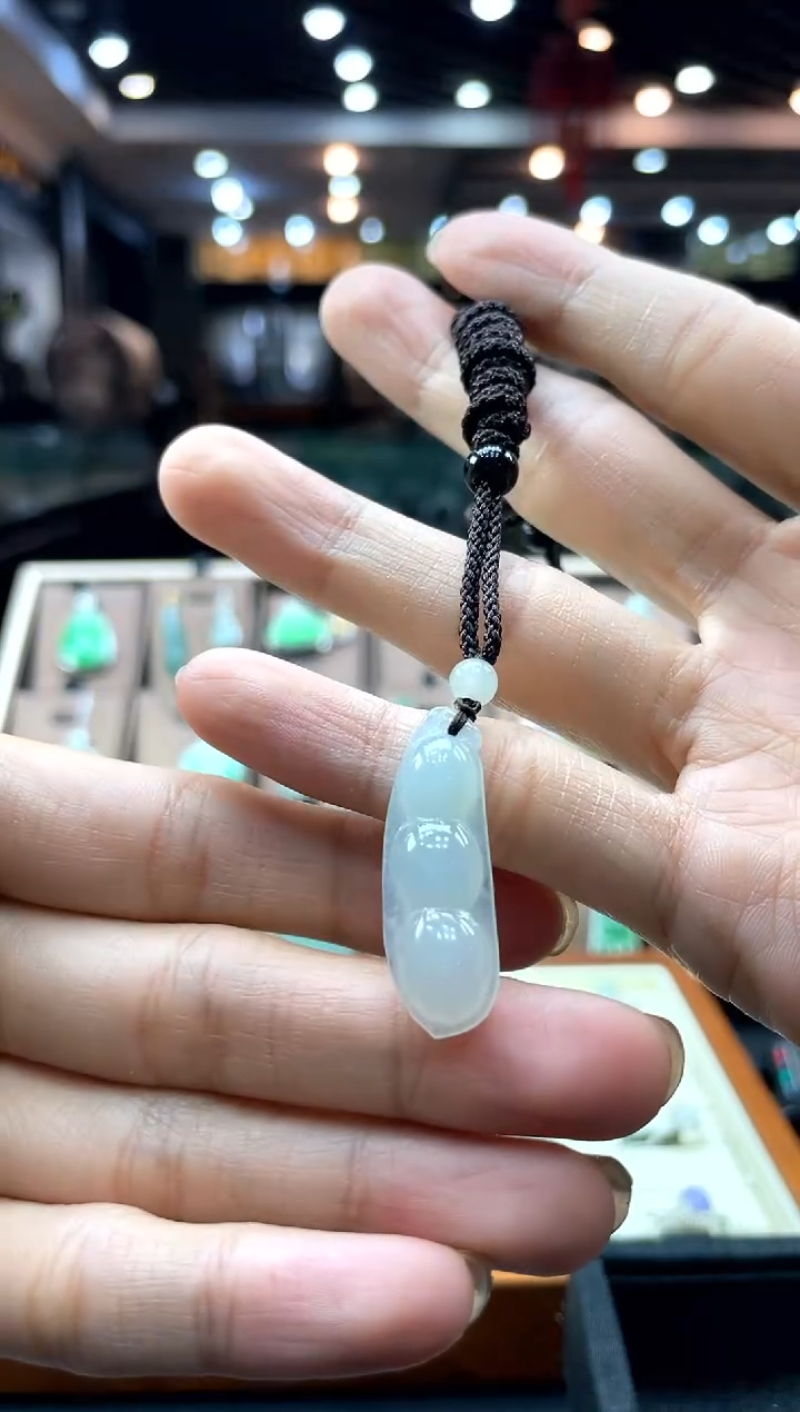 【闪购商品】翡翠颈饰未镶嵌福豆