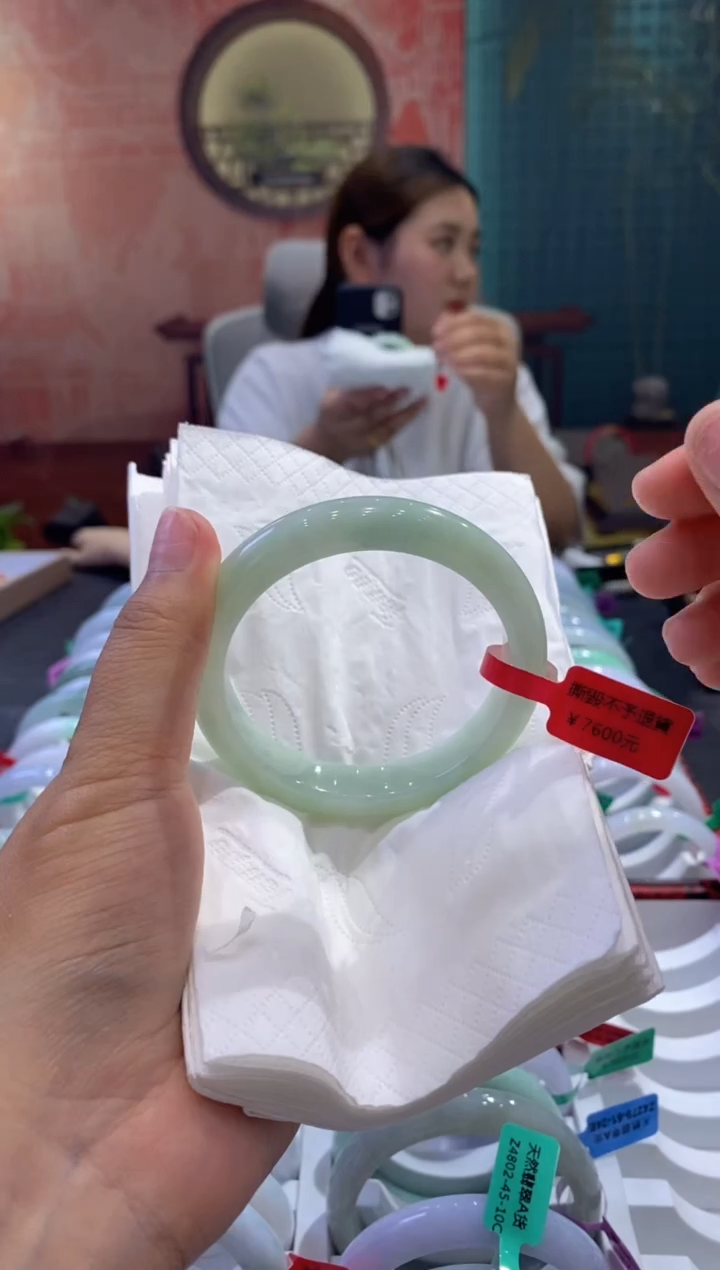 翡翠手镯未镶嵌多人0017426