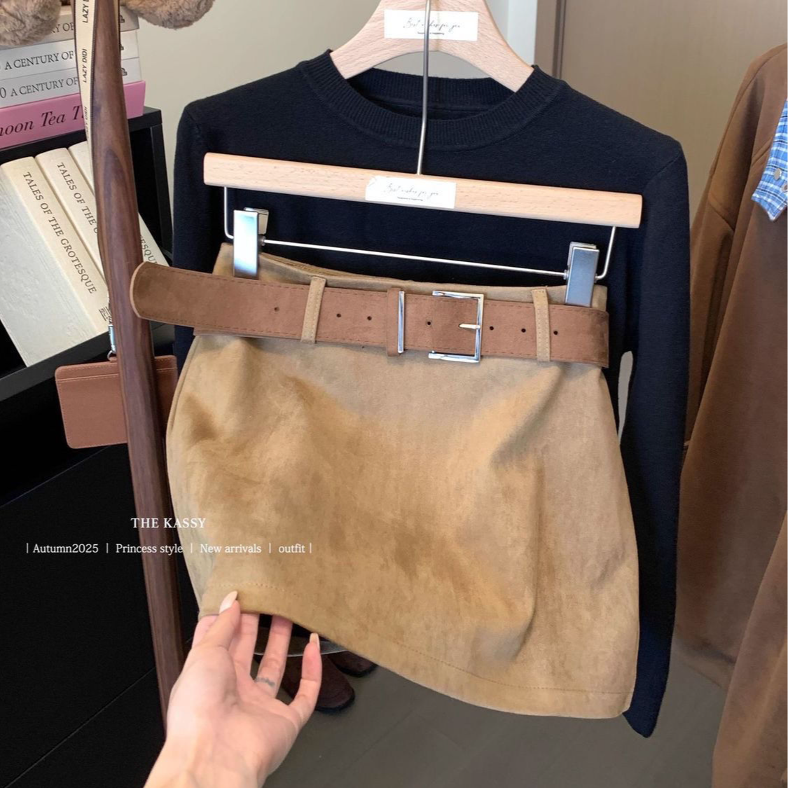 辣妹风复古纯色百搭半身裙女2025秋冬美拉德高腰显瘦包臀a字短裙