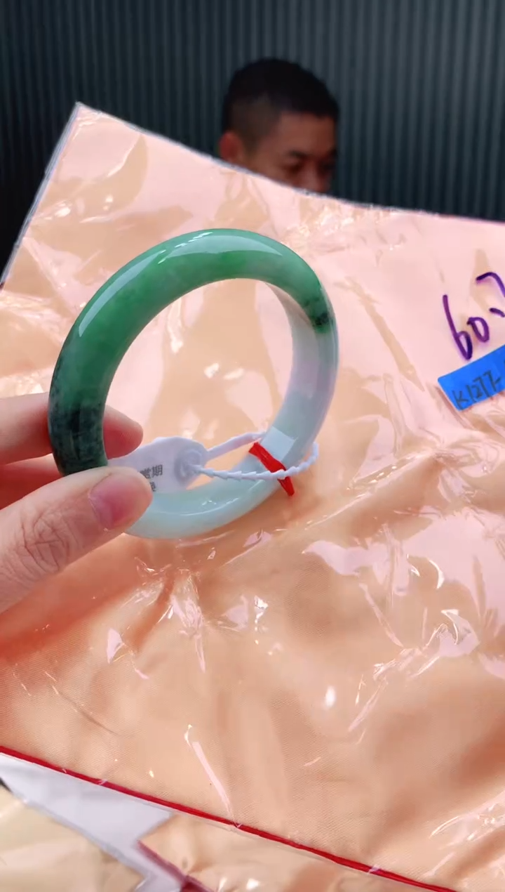 未镶嵌手镯翡翠白**悠60+