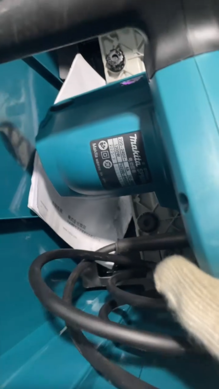 牧田SP6000J电圆锯（165MM 1300W) 硬盒