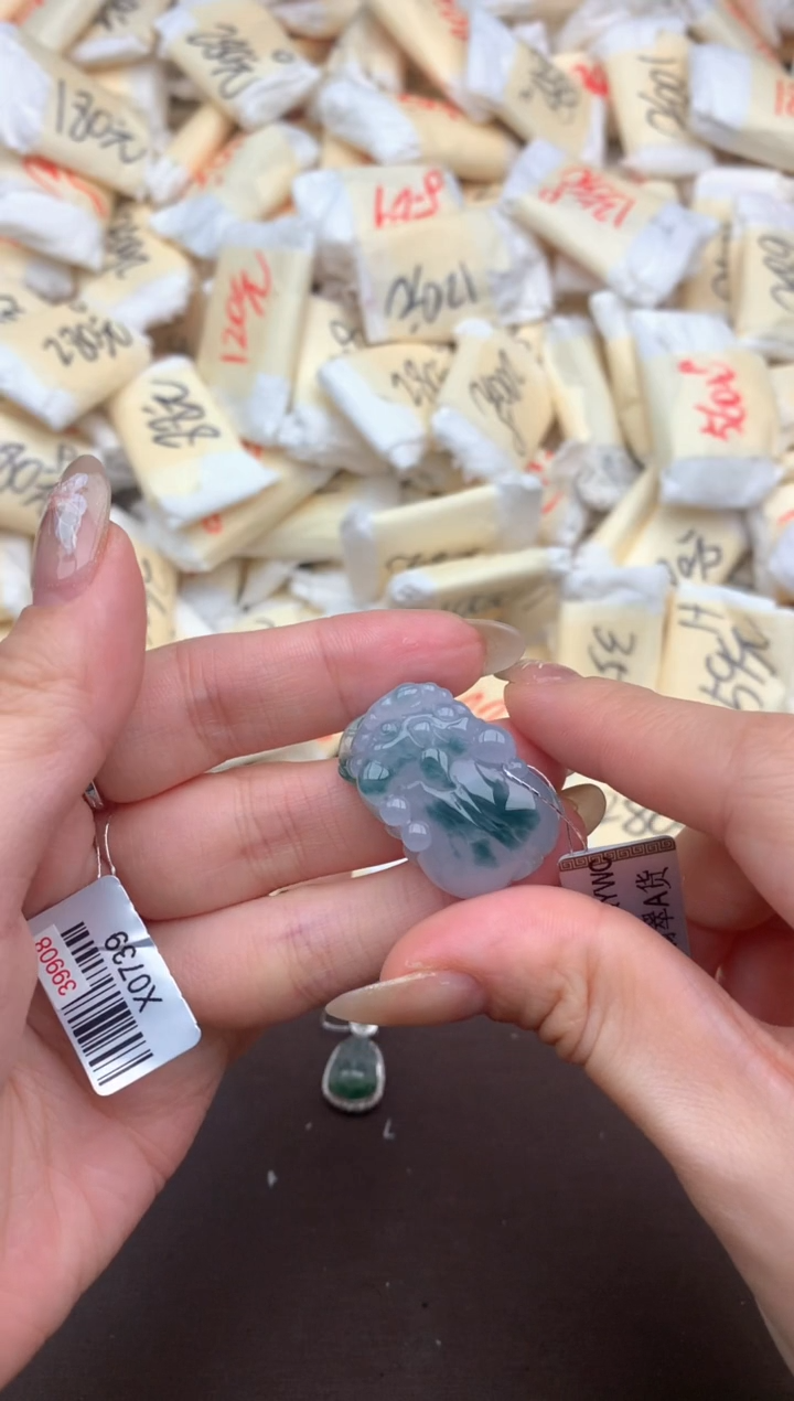 【闪购商品】翡翠挂件未镶嵌—