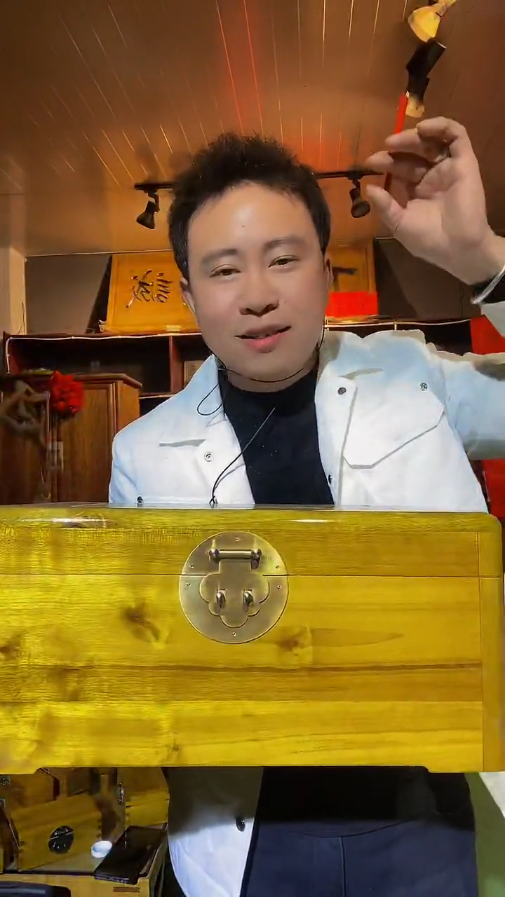 【闪购商品】金丝楠木艺金丝楠彩礼箱