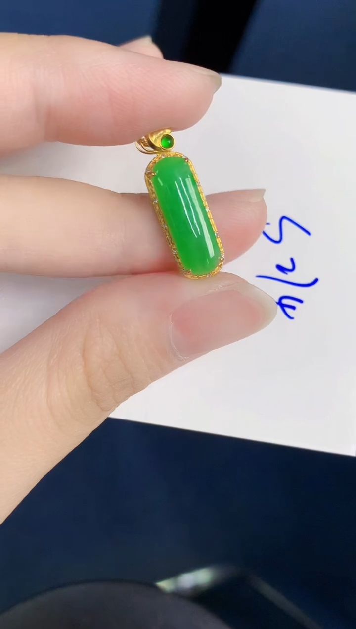 颈饰18K金镶嵌翡翠天然翡翠缅甸A货