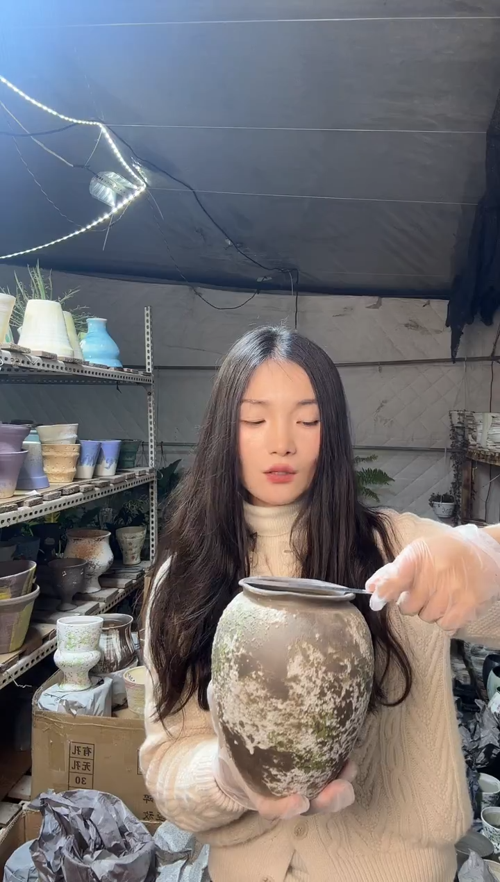 以实际为准编号  224 景德镇手工手绘花盆