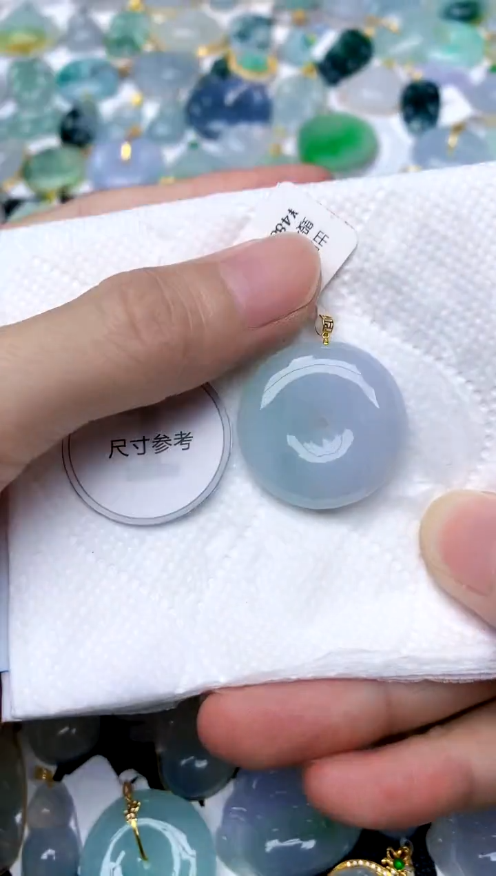 颈饰18K金镶嵌翡翠天然A货翡翠