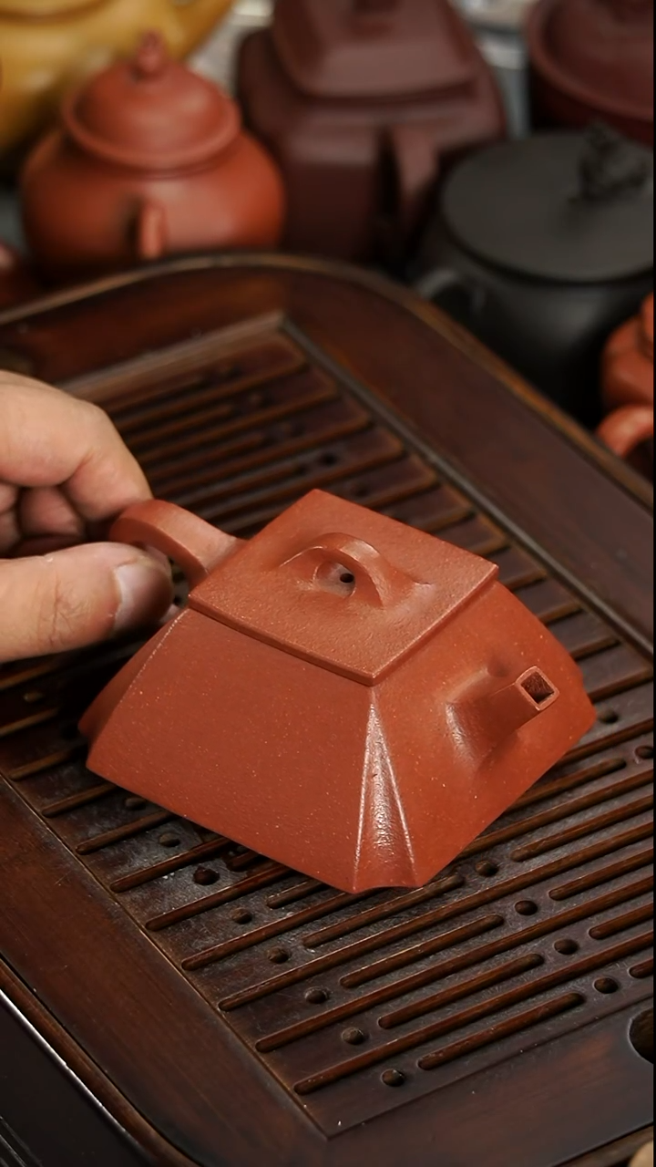 茶壶紫砂宜兴紫砂光素款红降坡四方抽角石瓢180毫升