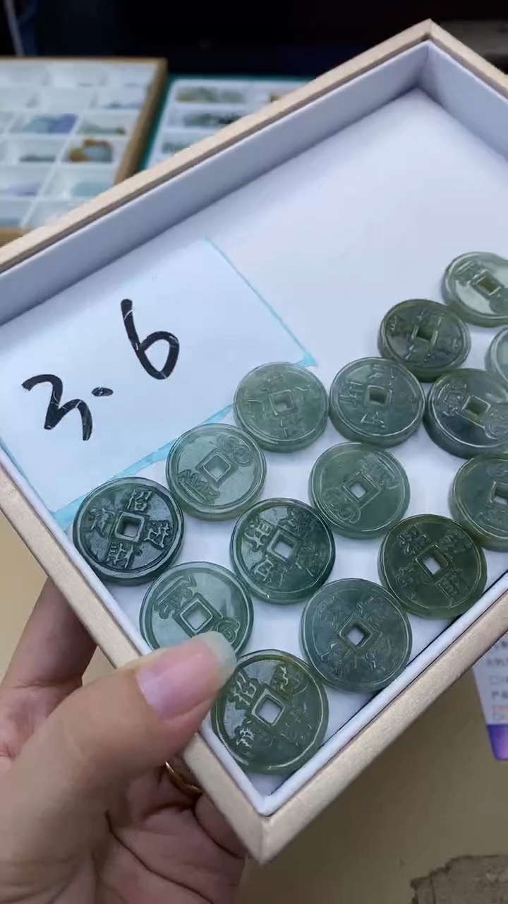 颈饰未镶嵌翡翠挂件多样性发一