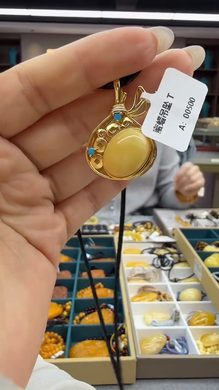 琥珀颈饰未镶嵌60秒拍号 假一罚三 