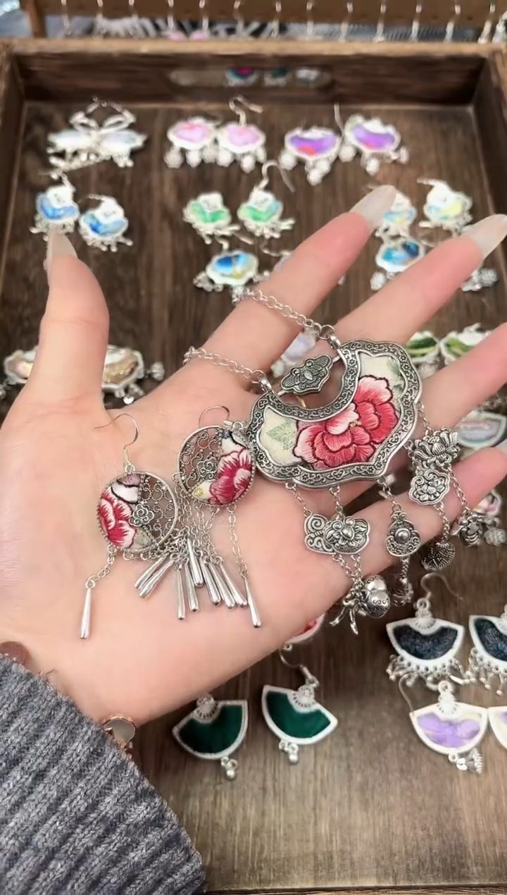 织绣凡*姐民族风非遗老绣饰品262