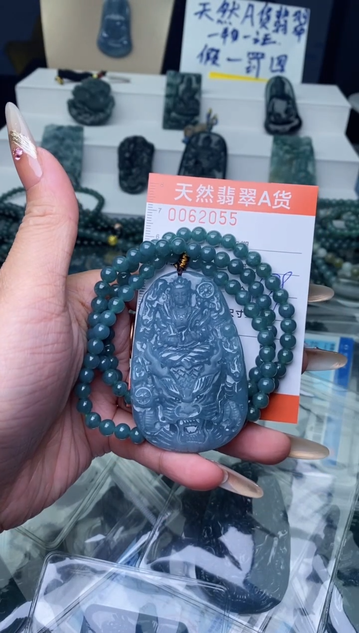 【闪购商品】翡翠颈饰未镶嵌··············