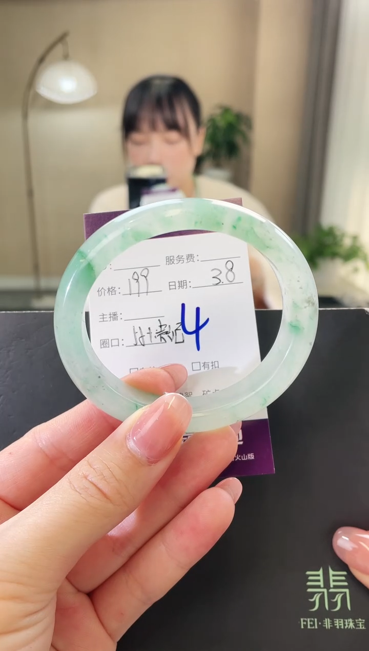 【闪购商品】石英质玉手镯（贵妃镯）未镶嵌4