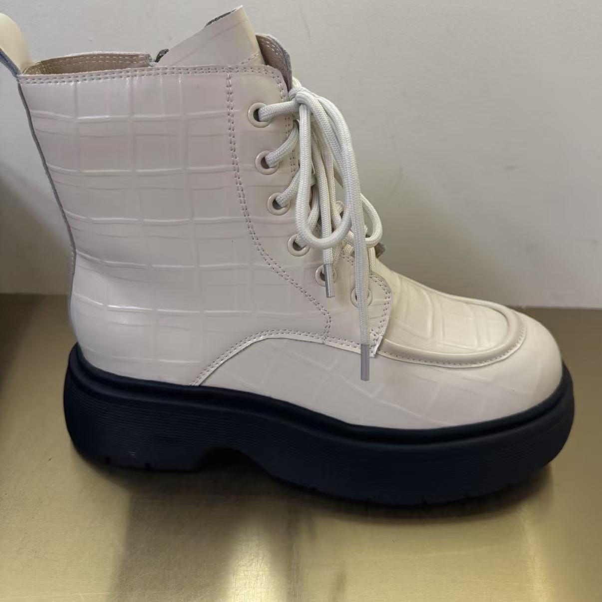 露露严选手工真皮时尚短靴女现货断码359