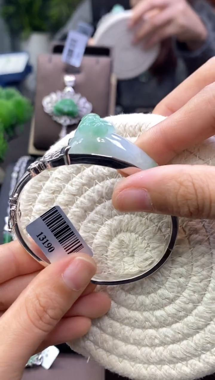 颈饰银S925镶嵌翡翠净货13190