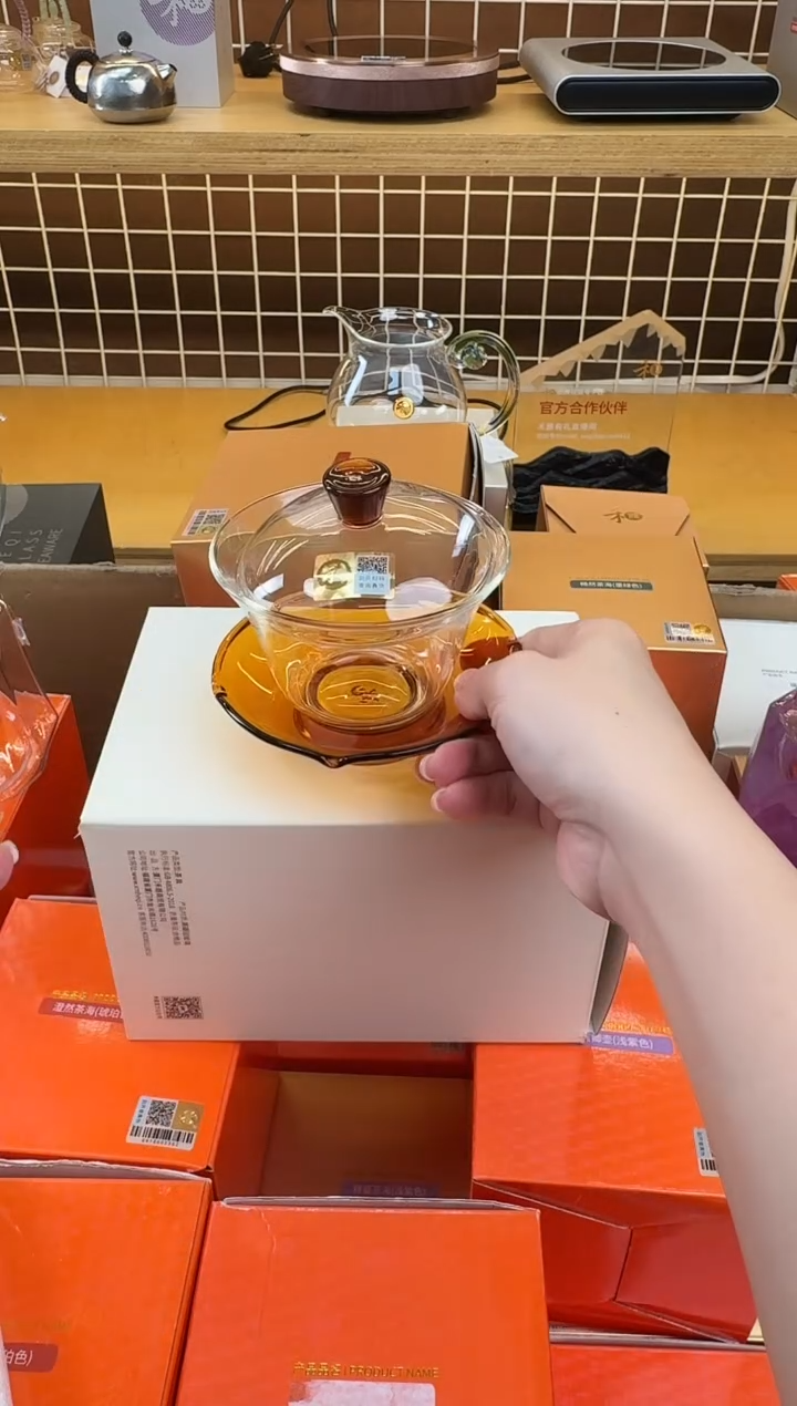 @@禾器晶彩荷叶盖碗琥珀