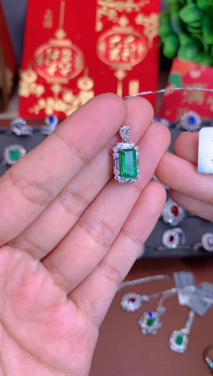 【闪购商品】祖母绿吊坠(不含链)18K金镶嵌1.73CT