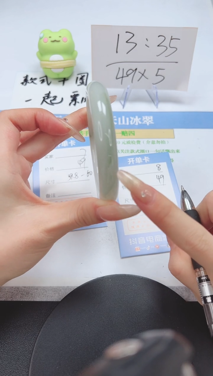 【闪购商品】石英质玉手镯未镶嵌A7-59.8