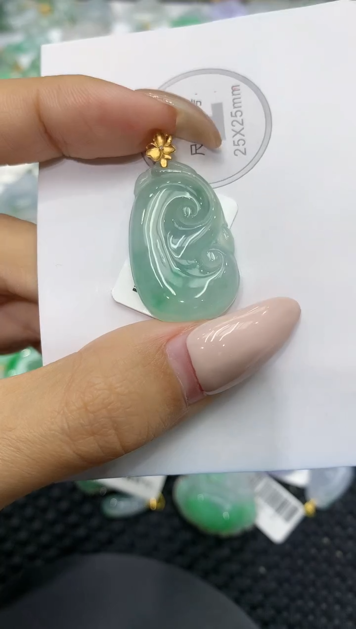 颈饰18K金镶嵌翡翠1111111111111