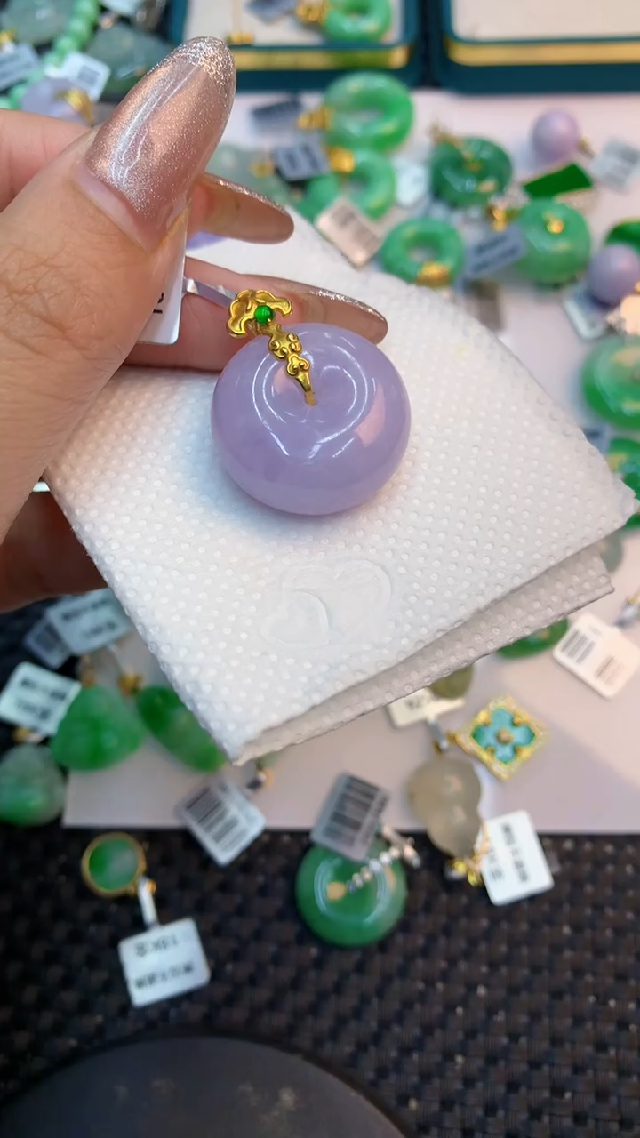 颈饰18K金镶嵌翡翠启*星1