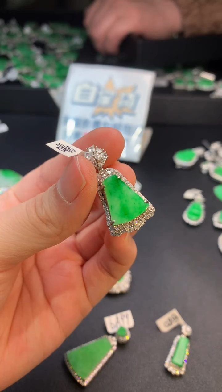 【闪购商品】翡翠颈饰银S925镶嵌翡翠