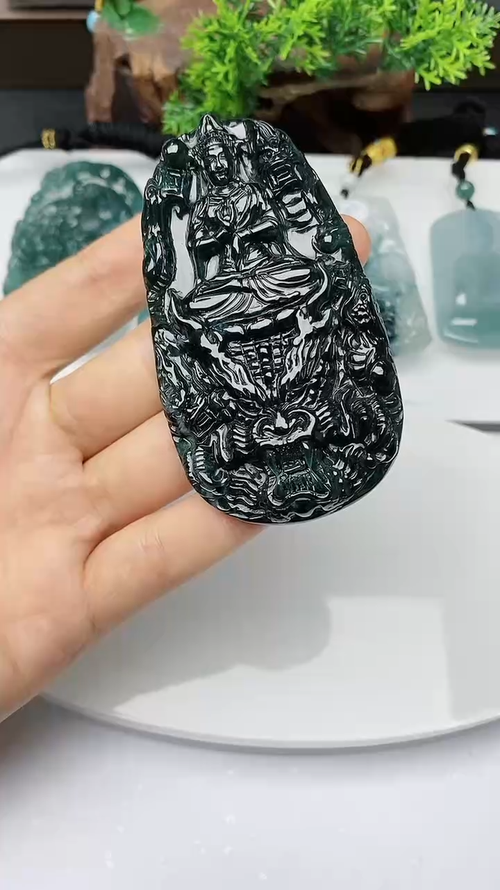 【闪购商品】翡翠颈饰未镶嵌         