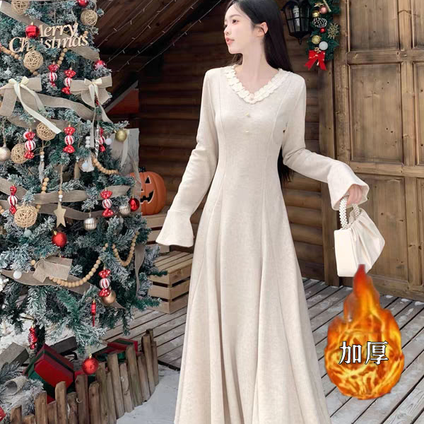 大码法式温柔V领连衣裙女秋冬胖mm喇叭袖气质大摆裙内搭长裙2041