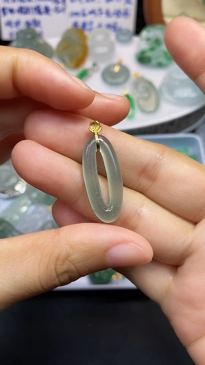 颈饰18K金镶嵌翡翠蔷*吊坠