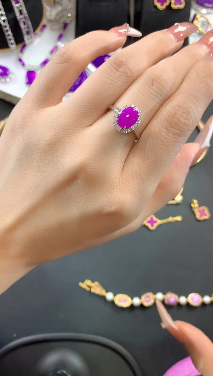 【闪购商品】苏纪石（舒俱来）.18K金镶嵌舒俱来戒指