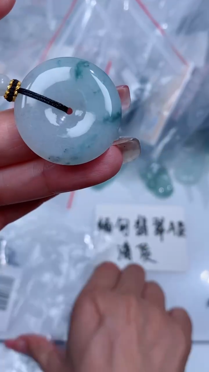 翡翠未镶嵌颈饰吊坠